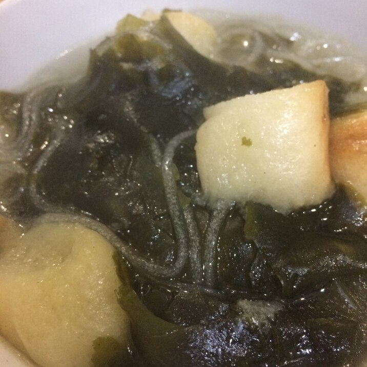 ワカメと麩の春雨スープ(❁・∀・❁)